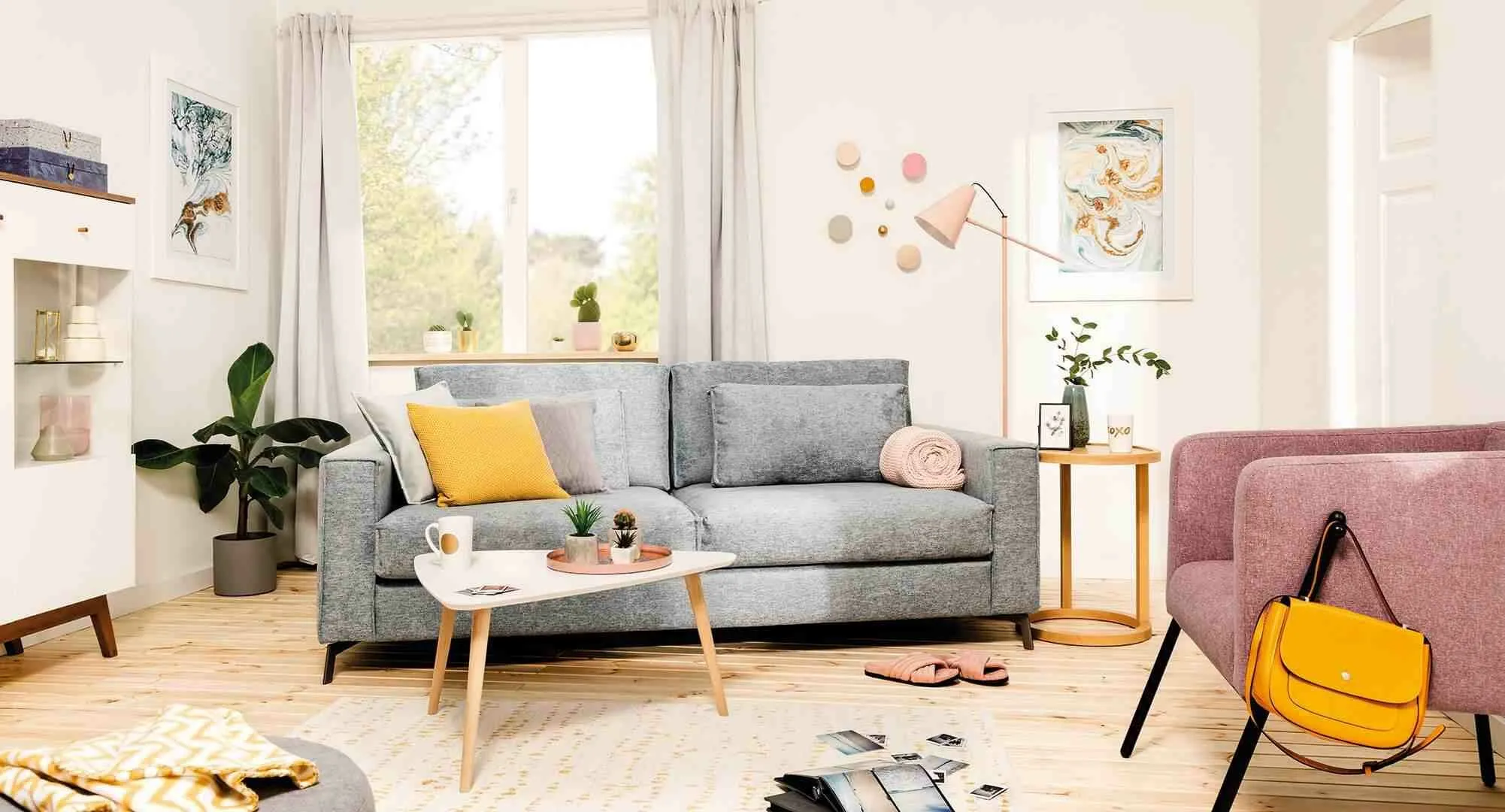 BA-RW105843-10 Moderni vitrina RW105843 su stiklinėmis durelėmis ir lentynomis