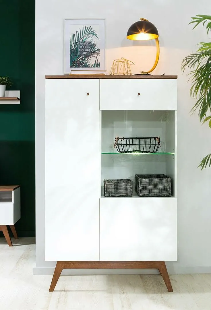 BA-RW105843-9 Moderni vitrina RW105843 su stiklinėmis lentynomis ir apšvietimu