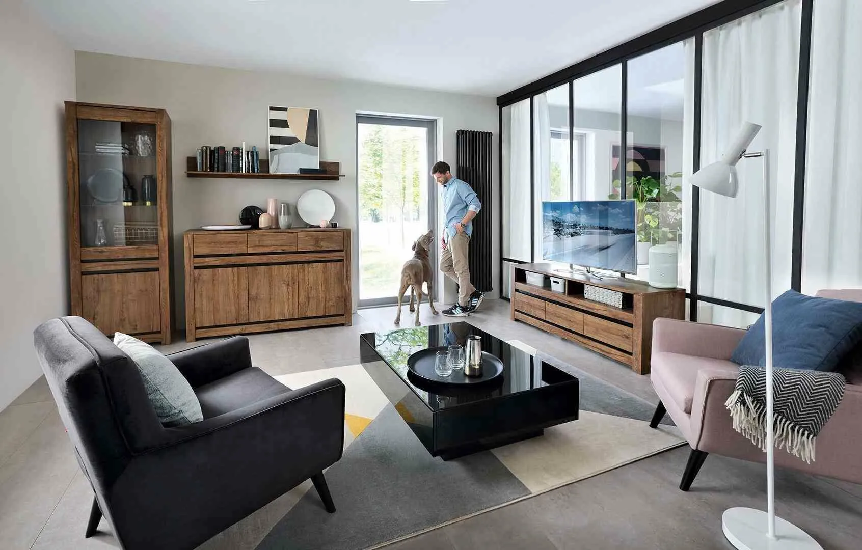 BA-RW105848-11 Moderni balta vitrina su stiklinėmis durelėmis svetainei