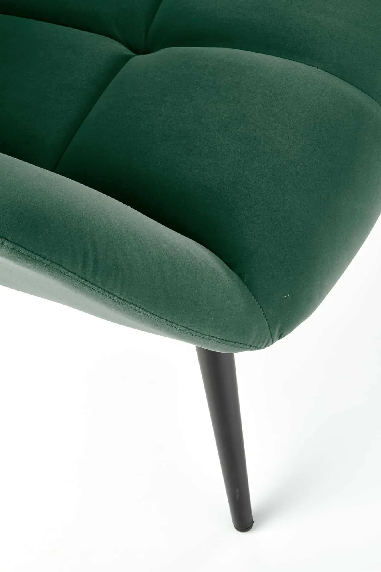 ZO-ZF101387-5 Tamsiai žalia TYRION l. chair fotelis moderniame interjere