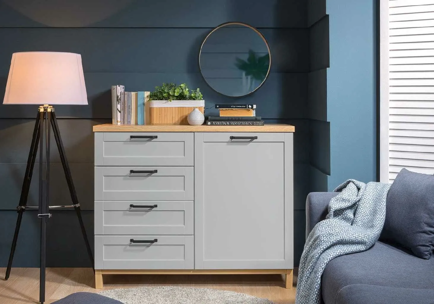 BA-RW106109-4 Moderni komoda su stalčiais ir minimalistiniu dizainu
