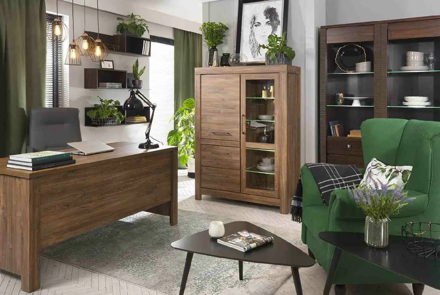 BA-RW106457-13 Trikampis stalas RW106457 su moderniu dizainu