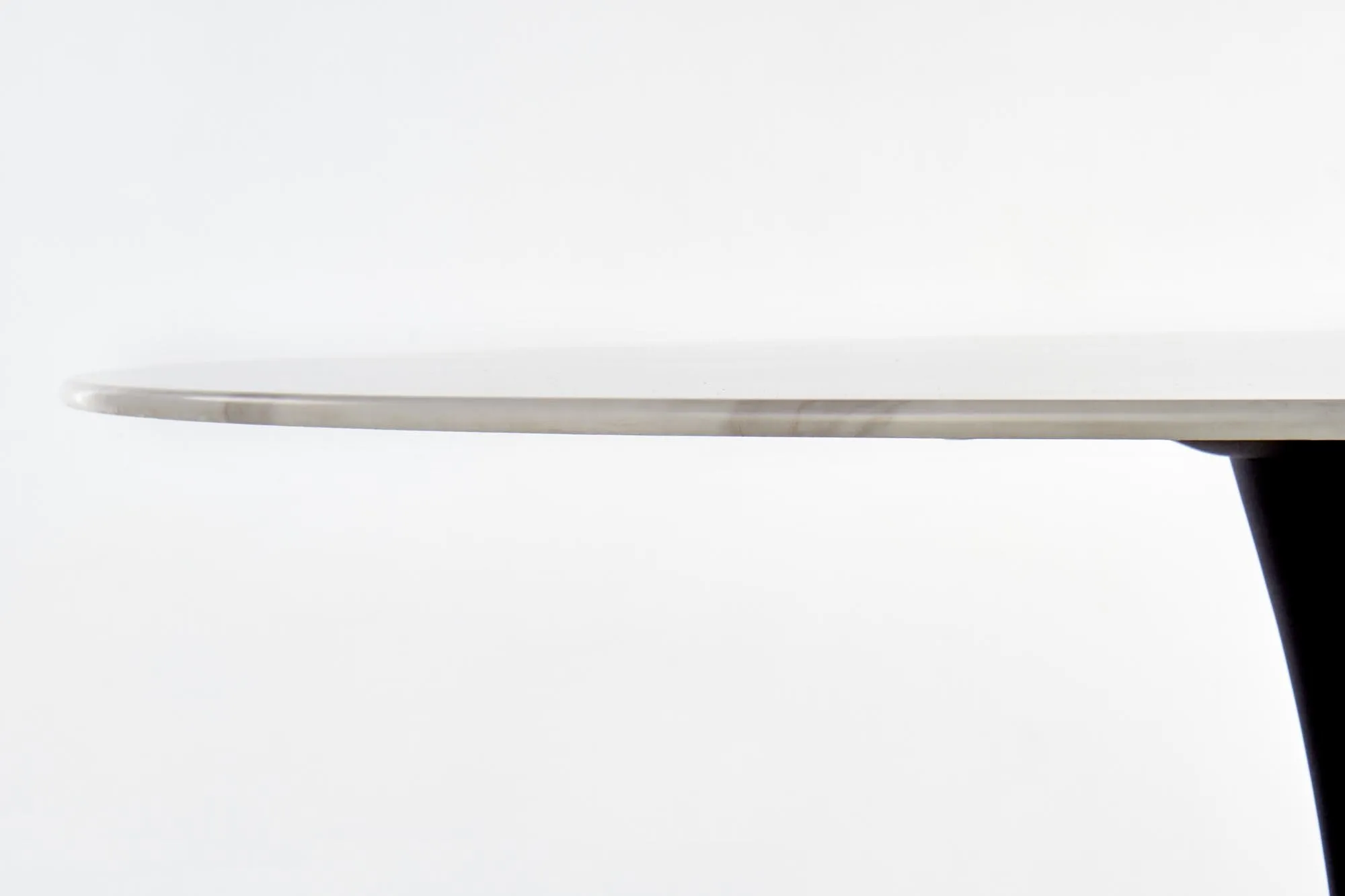 ZO-ZF100033-8 Modernus AMBROSIO valgomojo stalas su juodu metaliniu rėmu