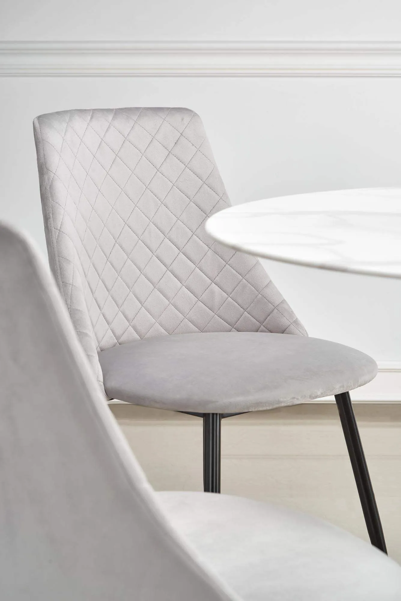 ZO-ZF100033-9 Modernus Ambrosio valgomojo stalas su elegantišku paviršiumi
