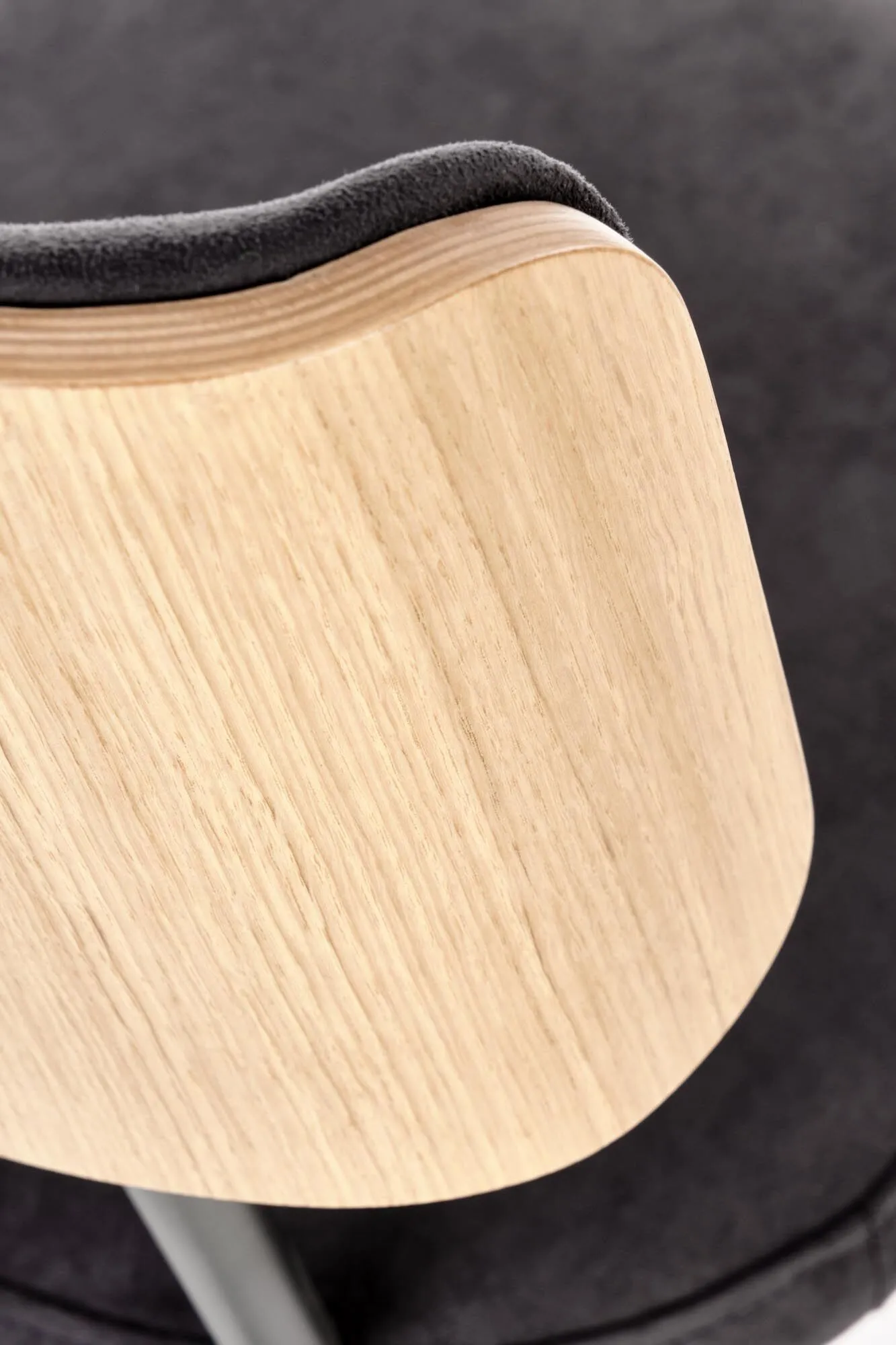BA-HA105546-11 Moderni ergonomiška kėdė HA105546 su juodu rėmu