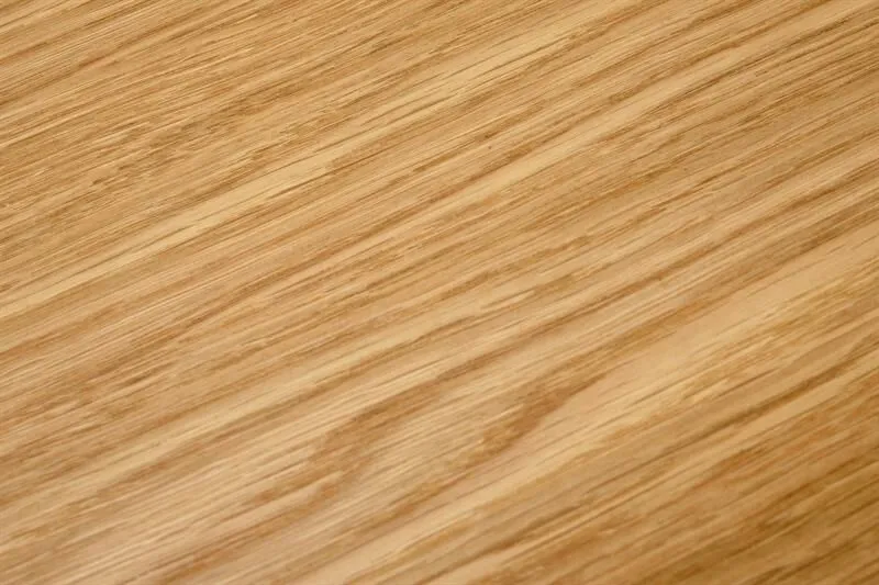BA-HA105301-13 Moderni balta komoda su elegantiškomis juodomis detalėmis