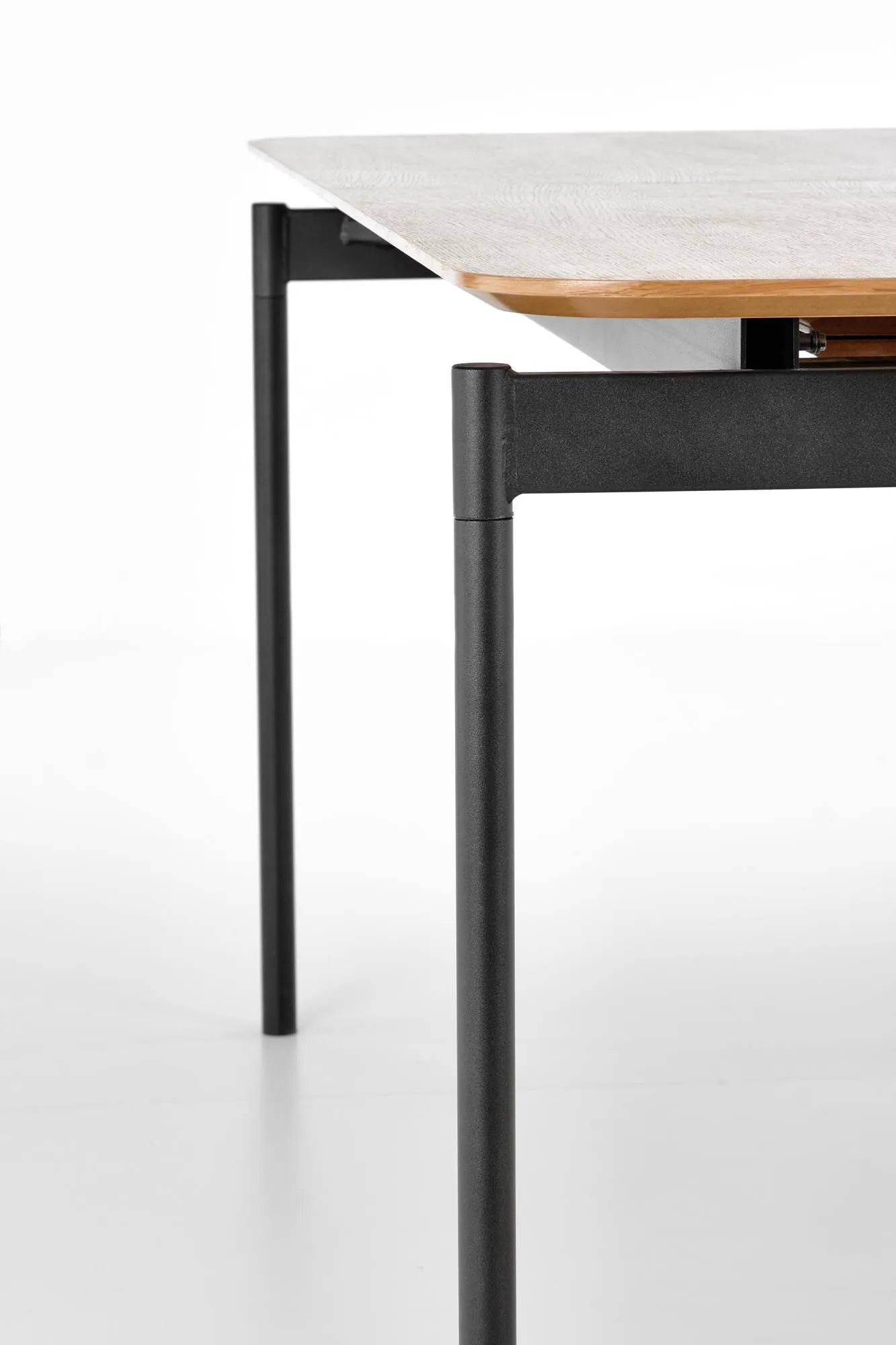 BA-HA105822-3 Modernus medinis stalas HA105822 su elegantišku dizainu