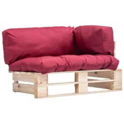 Sodo sofa iš palečių su raudonomis pagalvėlėmis, pušies mediena