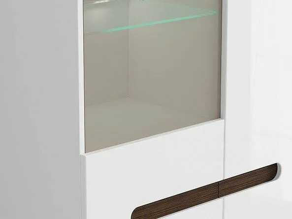 BA-IK100496-4 Balta lentyna 1W1D su biuro interjero detalėmis