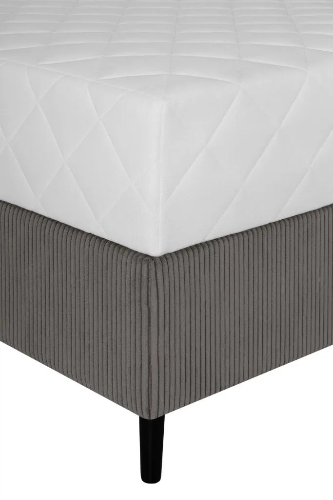 ba-mb000682-5 Moderni lova MB000682 su elegantišku galvūgaliu interjere