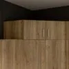Moderni balta spinta su keturiomis durimis ir lentynomis