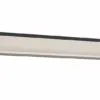 Moderni pakabinama lentyna su dekoratyviais daiktais interjere