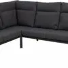 Moderni pilka sofa su minkštomis pagalvėmis ir juodomis kojelėmis
