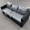 Moderni minkšta sofa su elegantišku dizainu svetainei