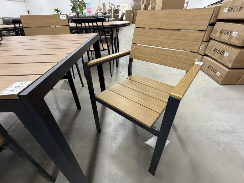 ba-mb001270-6 Moderni mėlyna aksominė kėdė su juodomis kojomis
